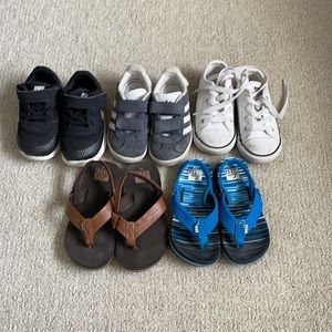 Toddle boys shoes.